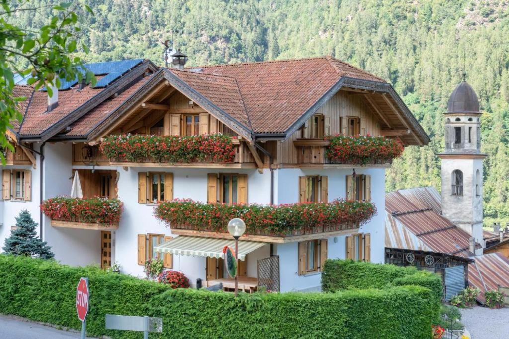 Appartamento Mansarda Patrizia E Franco Val Di Sole Commezzadura Εξωτερικό φωτογραφία
